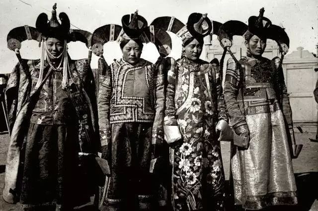 珍贵影像：1900年的喀尔喀蒙古女性 (组图)