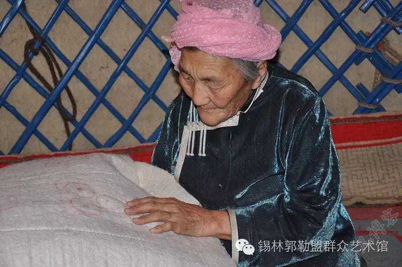 蒙古族刺绣（蒙古族毡绣）2014年列入第四批国家级非物质文化遗产扩展项目名录