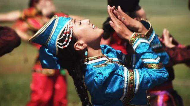 【蒙乡文化】定位上海，混着嘻哈与现代的蒙古艺术