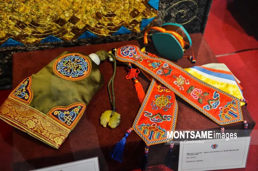 博格达汗故宫举世无双的“精彩遗产文化 - 蒙古刺绣”展欣赏
