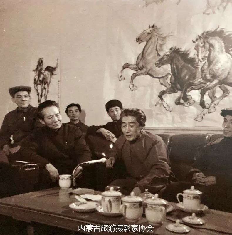 额博丨忆《内蒙古画报》及内蒙古美术摄影创始人尹瘦石先生 第10张