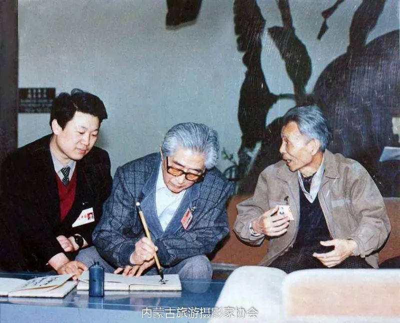 额博丨忆《内蒙古画报》及内蒙古美术摄影创始人尹瘦石先生 第16张