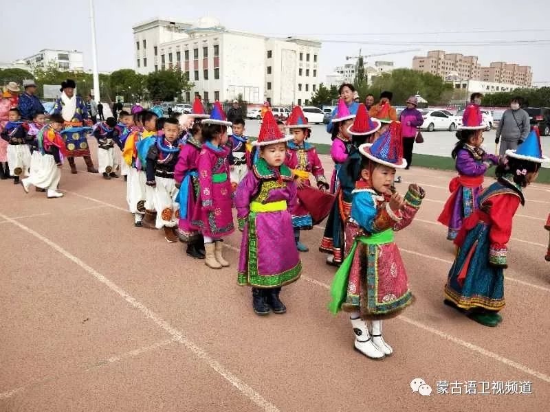 肃北雪山蒙古族孩子们独具特色的六一儿童节 第2张