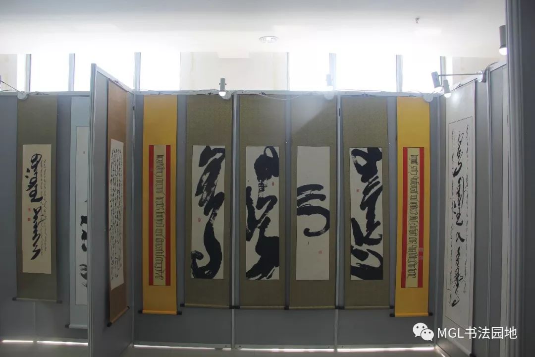 宝音陶格陶“乌珠穆沁”主题蒙古文书法展在西乌旗举办 第6张