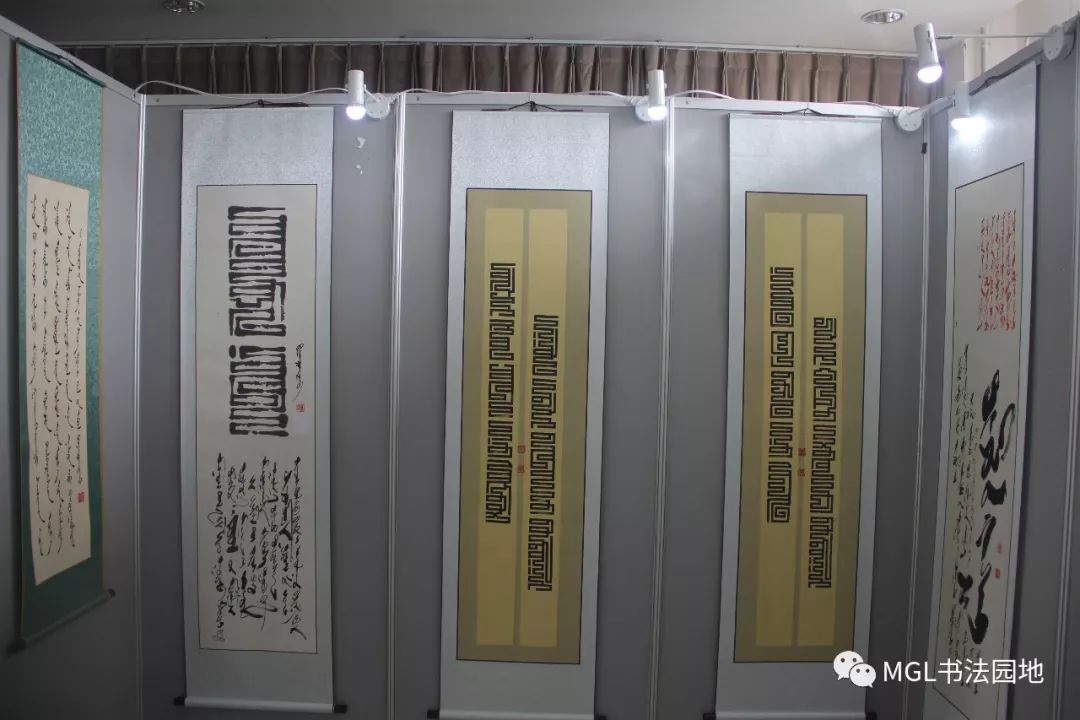 宝音陶格陶“乌珠穆沁”主题蒙古文书法展在西乌旗举办 第5张