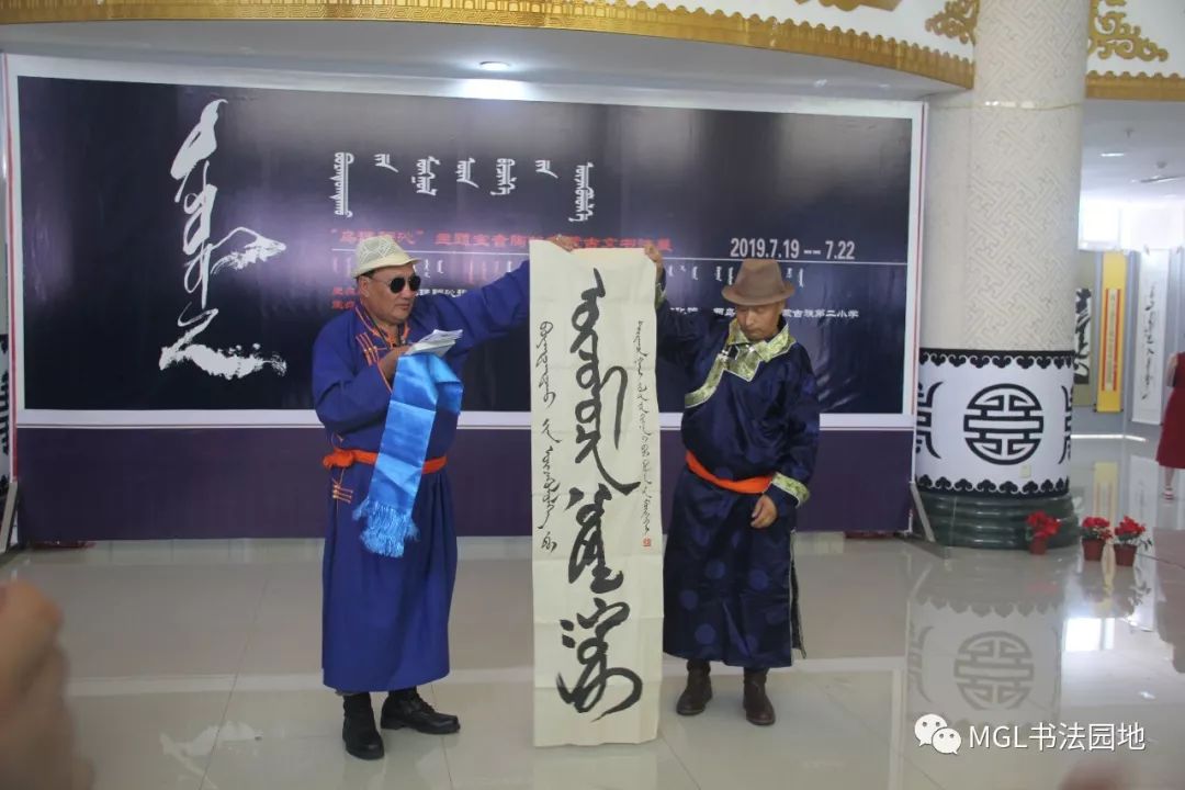 宝音陶格陶“乌珠穆沁”主题蒙古文书法展在西乌旗举办 第8张