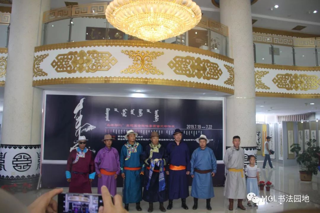 宝音陶格陶“乌珠穆沁”主题蒙古文书法展在西乌旗举办 第11张
