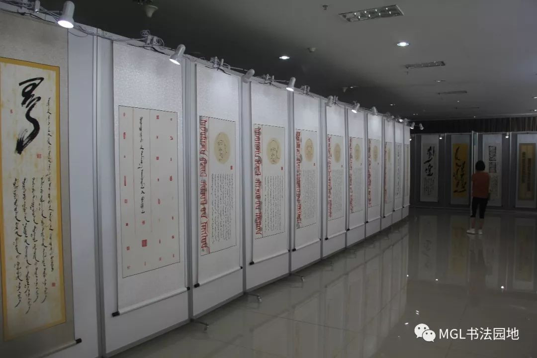 宝音陶格陶“乌珠穆沁”主题蒙古文书法展在西乌旗举办 第14张