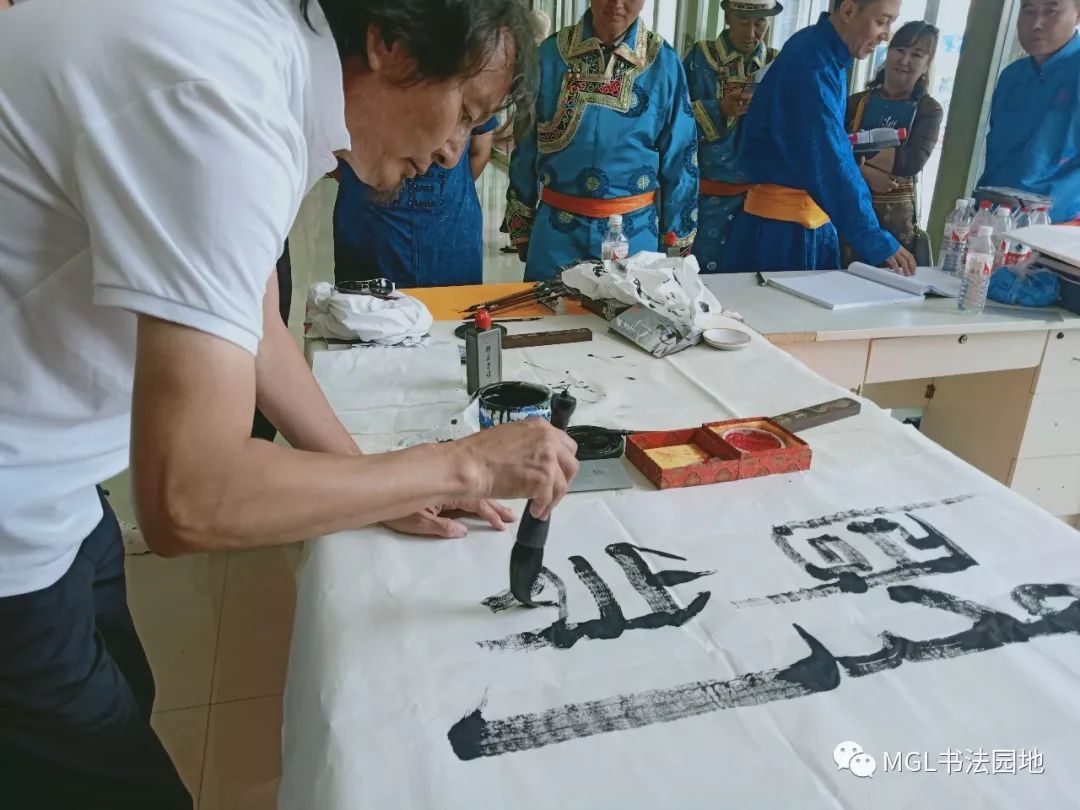 宝音陶格陶“乌珠穆沁”主题蒙古文书法展在西乌旗举办 第18张