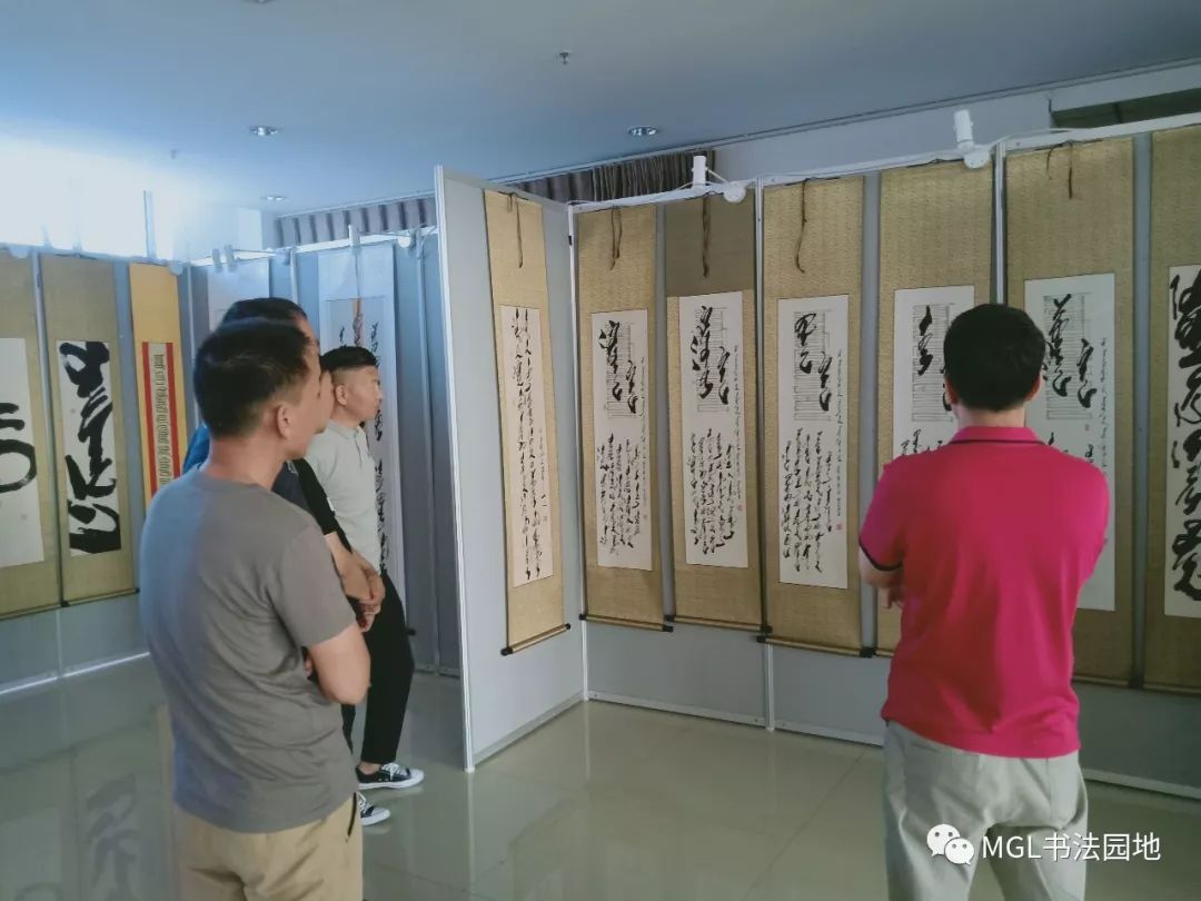 宝音陶格陶“乌珠穆沁”主题蒙古文书法展在西乌旗举办 第17张