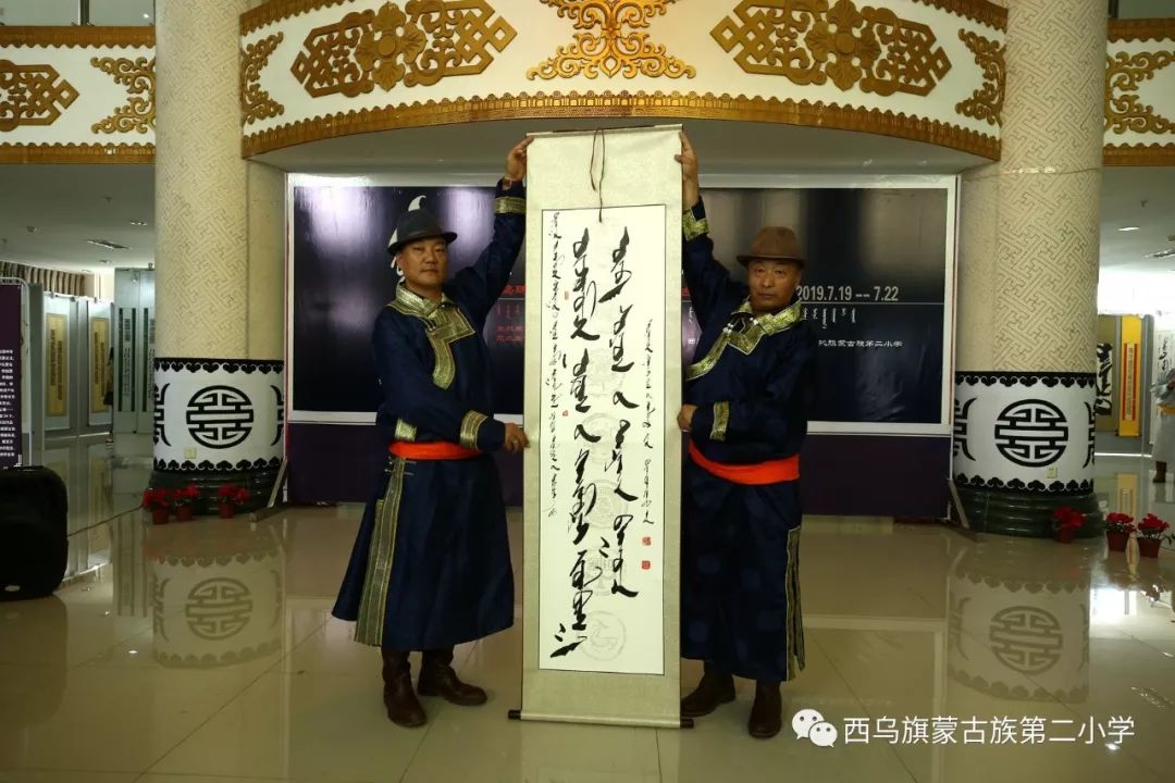 【乌珠穆沁】— 宝音陶格陶个人蒙古文书法展圆满结束 第15张