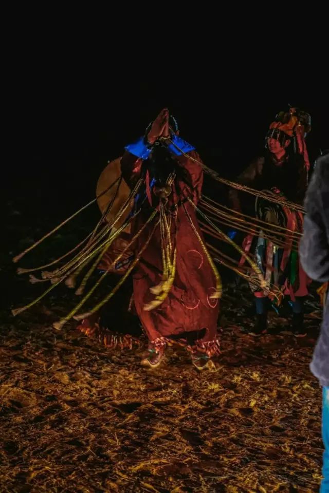 神秘的蒙古族萨满祭火仪式（震撼组图） 第17张