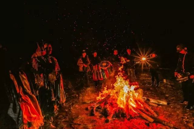 神秘的蒙古族萨满祭火仪式（震撼组图） 第37张