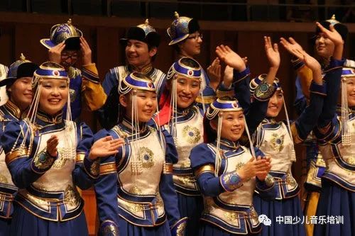 蒙古族少年合唱团一张嘴让世界震惊，民族音乐让外国人拍手叫绝！