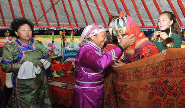 卫拉特蒙古传统婚礼习俗
