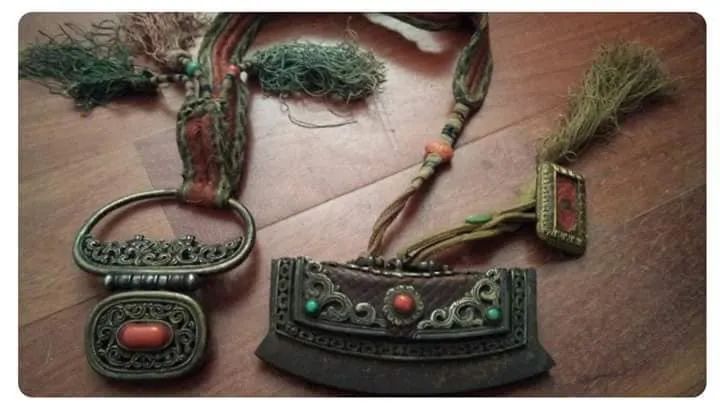 蒙古族佩刀装饰艺术