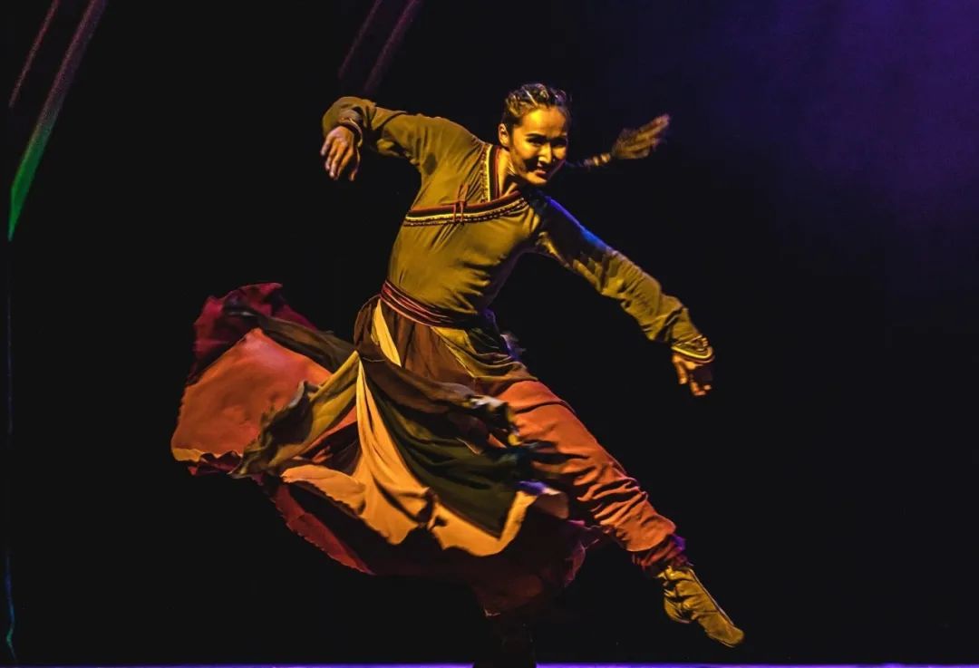 首届内蒙古民间舞蹈大赛双金舞蹈《呼亨呼德格图》纪录片