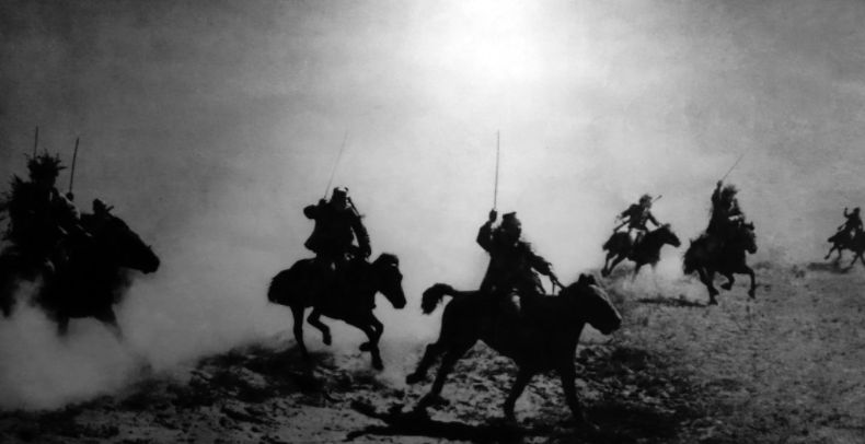 战争年代的老照片，内蒙古骑兵！