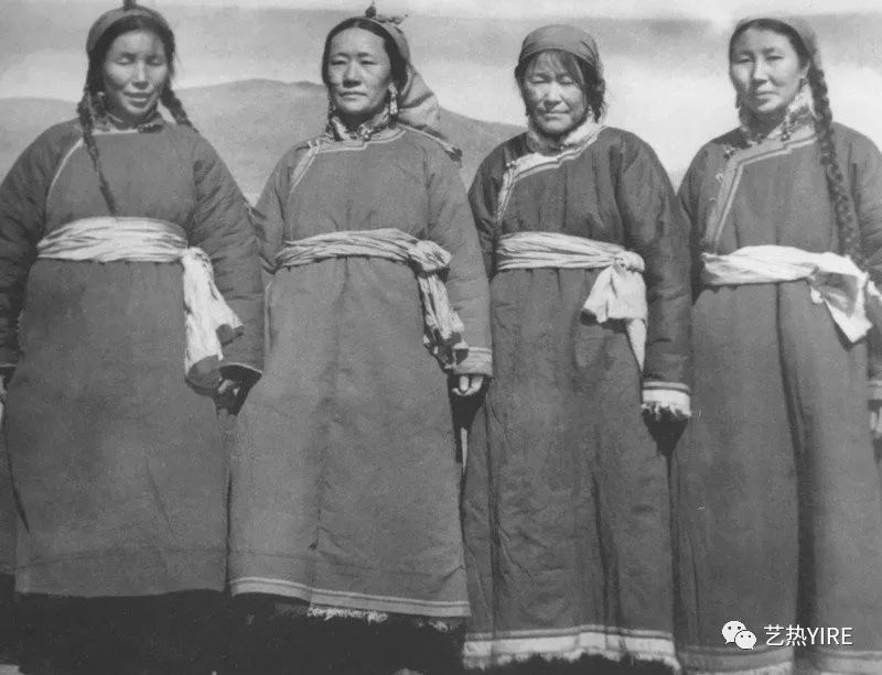 科尔沁右翼前旗民俗：蒙古服饰
